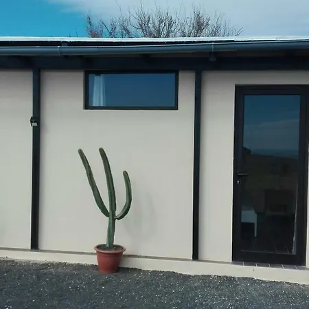 Finca Nada Mas B&B Oda ve Kahvaltı Lanzarote Island