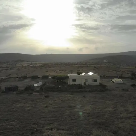 ベッド・アンド・ブレックファスト Finca Nada Mas B&B Lanzarote Island